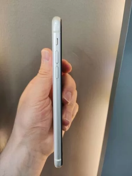 Apple iPhone 11 128GB Beyaz - Temiz İkinci El Görseli - 4