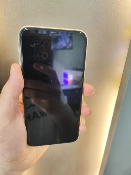 İphone 11 128 GB Beyaz - İkinci El Görseli - 2