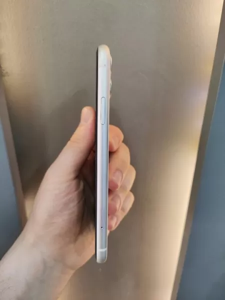 İphone 11 128 GB Beyaz - İkinci El Görseli - 3