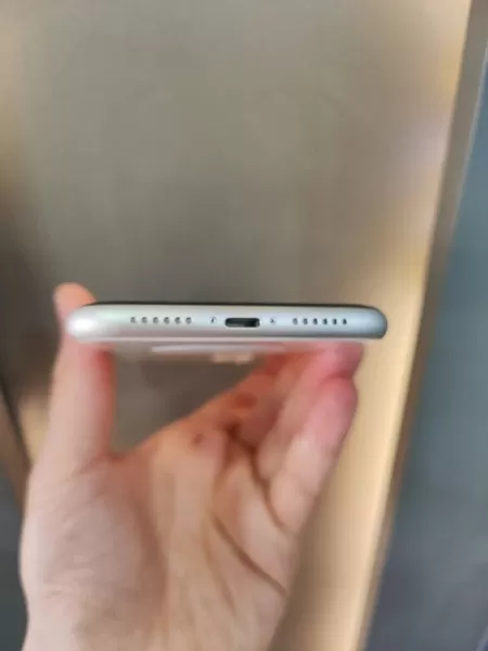 İphone 11 128 GB Beyaz - İkinci El Görseli - 5