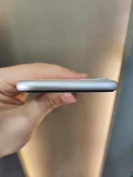iPhone 11 128 GB Beyaz Görseli - 6