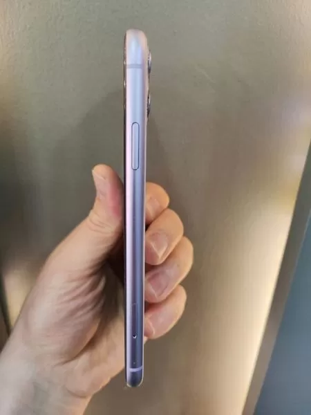 Apple iPhone 11 64 GB - İkinci El Görseli - 3