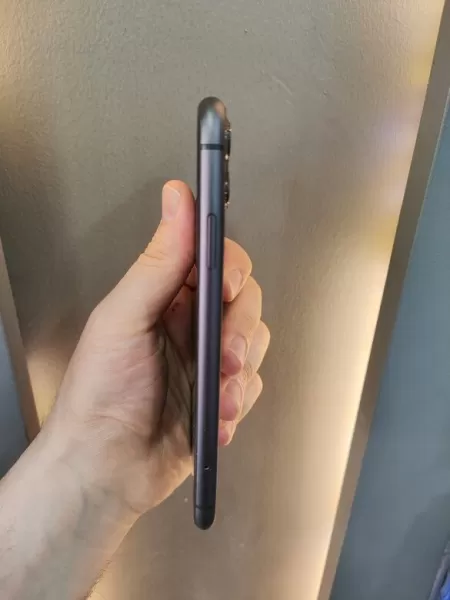 Apple iPhone 11 64 GB Görseli - 3