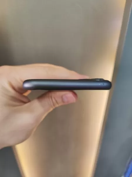 Apple iPhone 11 64 GB Görseli - 6
