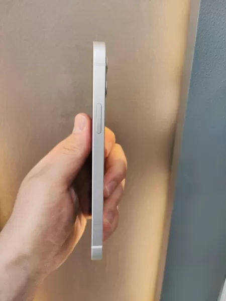 iPhone 12 128 GB Beyaz Görseli - 3