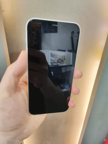 iPhone 12 128 GB Beyaz - İkinci El Görseli - 2