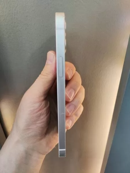 Apple iPhone 12 64 GB Beyaz - İkinci El Görseli - 3