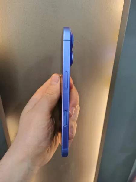 Kutulu Sorunsuz Full Orijinal iPhone 16 128 GB Görseli - 4
