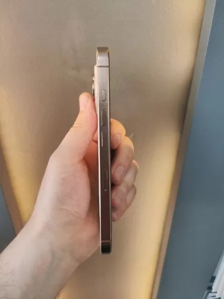 Apple iPhone 16 Pro 128 GB Çöl Titanyum Görseli - 4