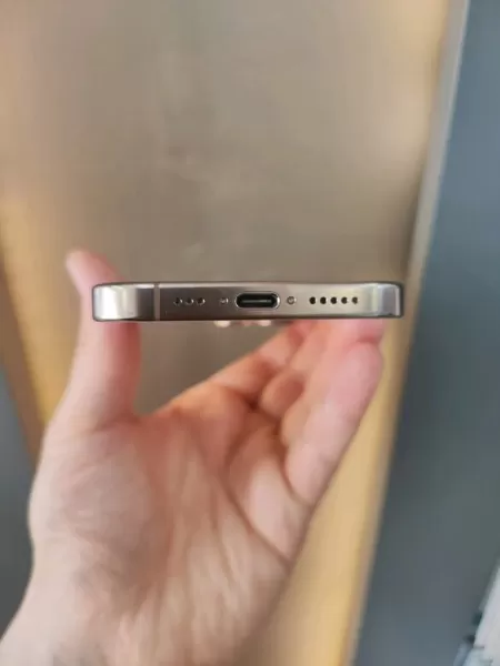 Apple iPhone 16 Pro 128 GB Çöl Titanyum Görseli - 5