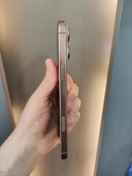 Apple iPhone 16 Pro Max 256 GB Çöl Titanyum Görseli - 3