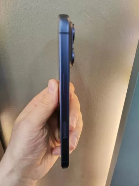 iPhone 17 Pro 256 GB Mavi - İkinci El Görseli - 3