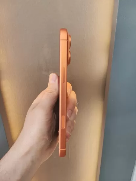 Apple iPhone 17 Pro Max 256 GB Kozmik Turuncu Görseli - 4