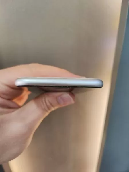 Apple iPhone SE 3 (64GB) Beyaz - İkinci El Görseli - 6