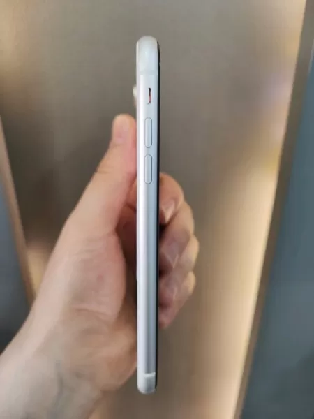 Apple iPhone XR 64 GB Görseli - 4